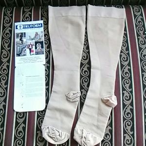 TRUFORM Stockings NWOT